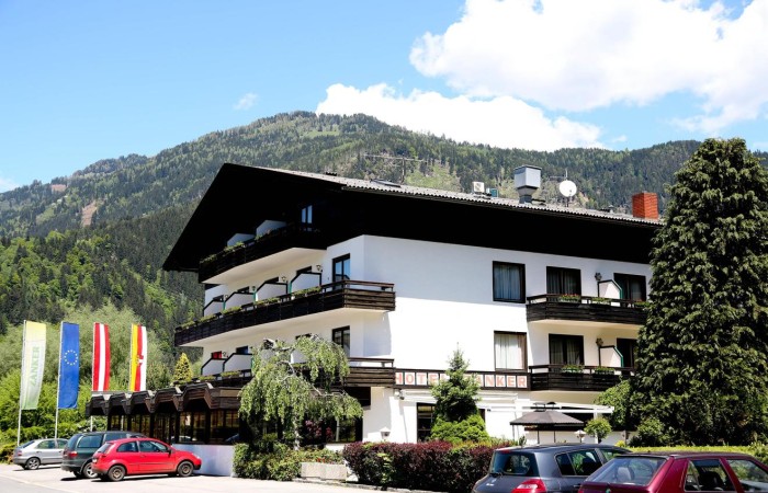 Hotel Zanker Döbriach Aussenansicht Sommer März 23