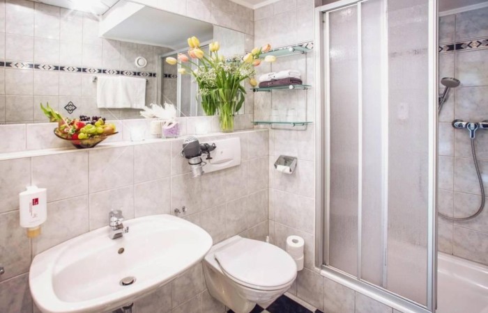 Hotel Zanker Döbriach DZ AA Bad März 2023