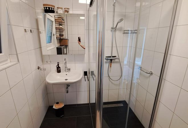 R46VAW_Bad_Dusche