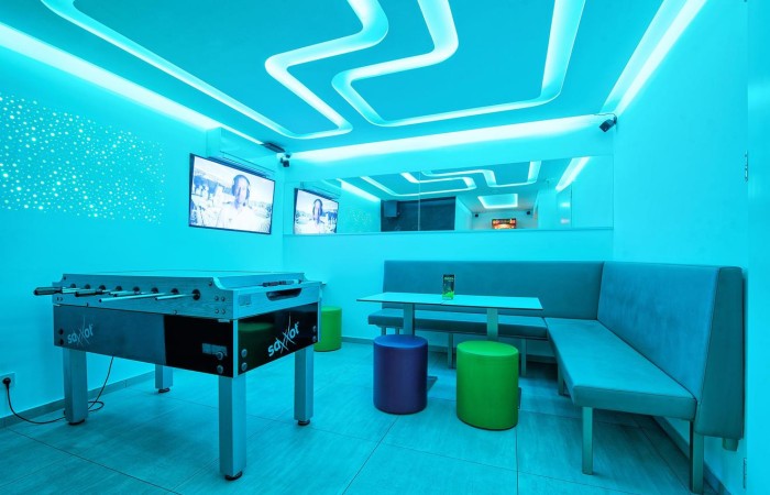 innenbereich-lokal-checkin-bar-velden