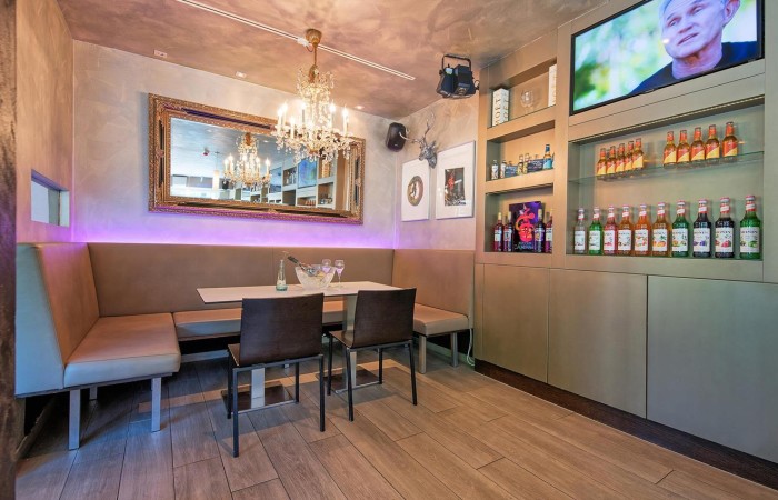 innenbereich-lokal-checkin-bar-velden-am-woerthers